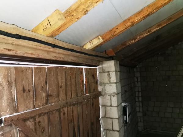 Kościuszki 33 drewniane bale pod dachem