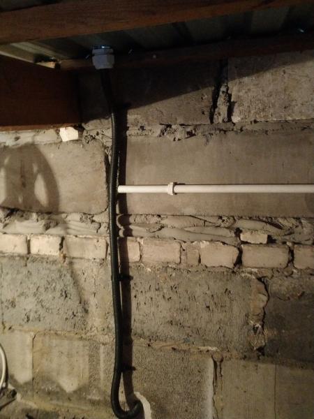 kowałów górny 51 rury na ścianie