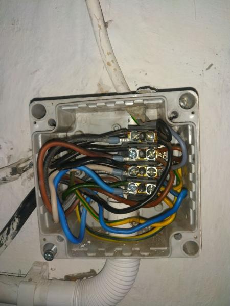 czarnieckiego 9 puszka elektryczna